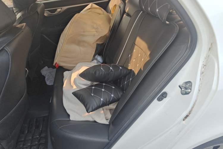Used Geely Auto Vision 2019 Upgraded Model 1.5L Manual Luxury Version China VI Standard Left Rear Seat