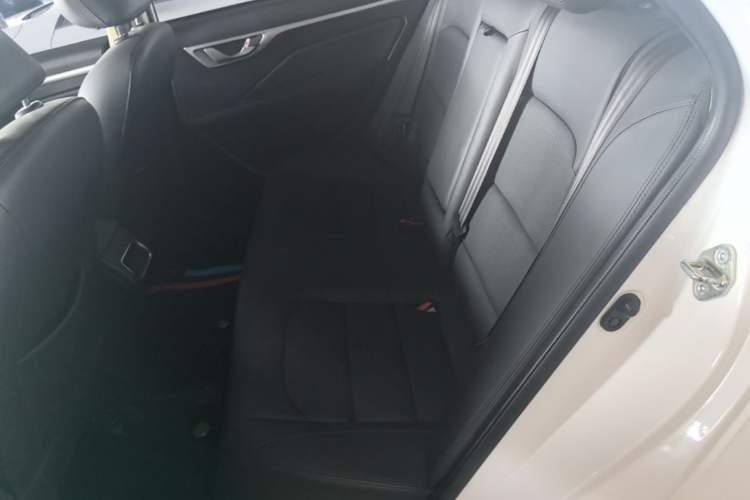 Used Geely Auto Vision 2019 Upgraded Model 1.5L Manual Luxury Version China VI Standard Left Rear Seat