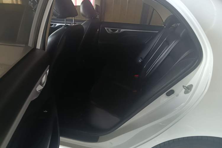 Used Geely Auto Vision 2019 Upgraded Model 1.5L Manual Luxury Version China VI Standard Left Rear Seat