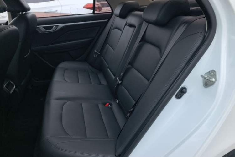 Used Geely Auto Vision 2019 Upgraded Model 1.5L Manual Luxury Version China VI Standard Left Rear Seat