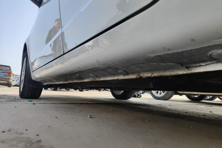 Used Geely Auto Vision 2019 Upgraded Model 1.5L CVT Luxury Version China VI Standard Left Side Sill