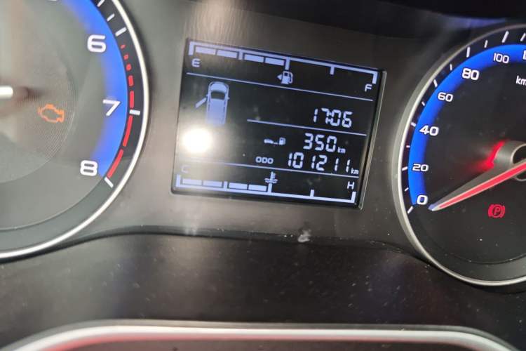 Used Geely Auto Vision 2019 Upgraded Model 1.5L Manual Luxury Version China VI Standard Odometer Close Up