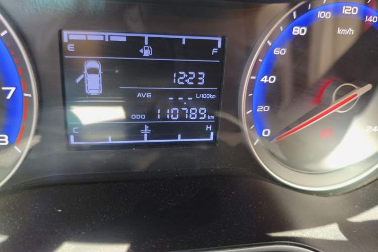 Used Geely Auto Vision 2019 Upgraded Model 1.5L Manual Luxury Version China V Standard Odometer Close Up