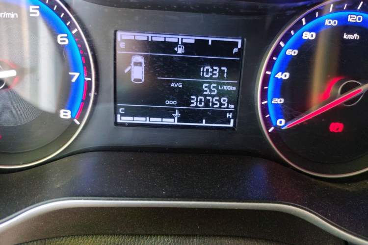 Used Geely Auto Vision 2019 Upgraded Model 1.5L Manual Luxury Version China V Standard Odometer Close Up