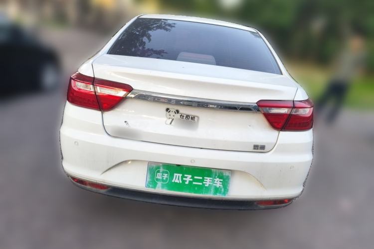Used Geely Auto Vision 2019 Upgraded Model 1.5L Manual Luxury Version China V Standard Rear