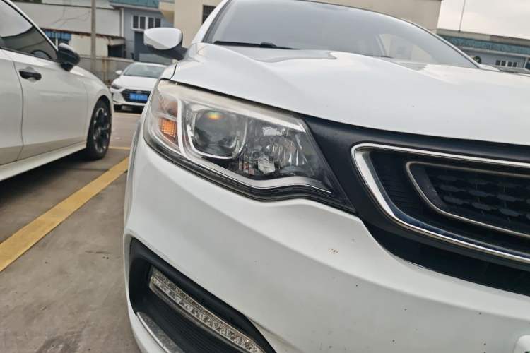 Used Geely Auto Vision 2019 Upgraded Model 1.5L Manual Luxury Version China VI Standard Right Front Headlight