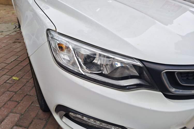 Used Geely Auto Vision 2019 Upgraded Model 1.5L Manual Luxury Version China VI Standard Right Front Headlight