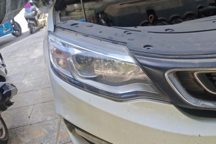 Used Geely Auto Vision 2019 Upgraded Model 1.5L Manual Luxury Version China VI Standard Right Front Headlight