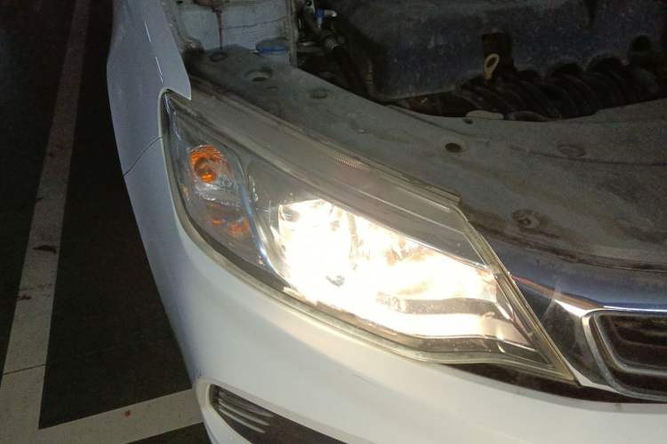 Used Geely Auto Vision 2019 Upgraded Model 1.5L Automatic Luxury Version China V Standard Right Front Headlight