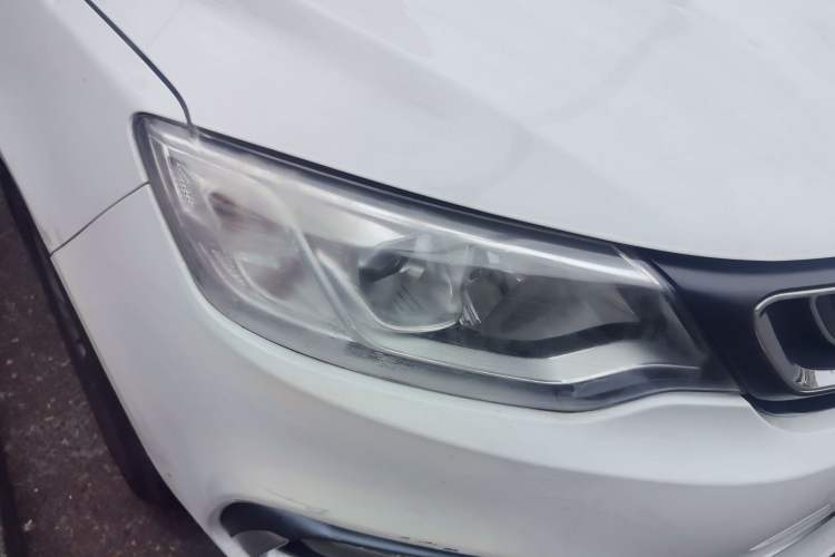 Used Geely Auto Vision 2019 Upgraded Model 1.5L Manual Luxury Version China V Standard Right Front Headlight