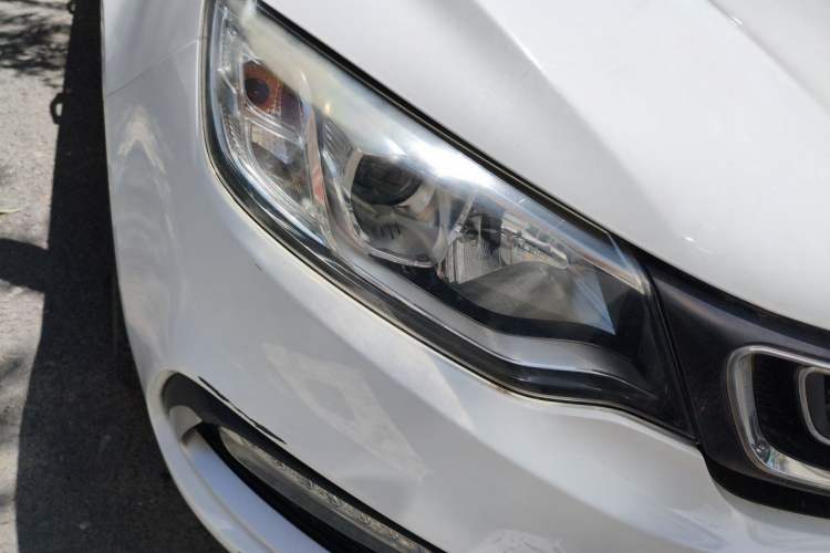 Used Geely Auto Vision 2019 Upgraded Model 1.5L Manual Luxury Version China V Standard Right Front Headlight