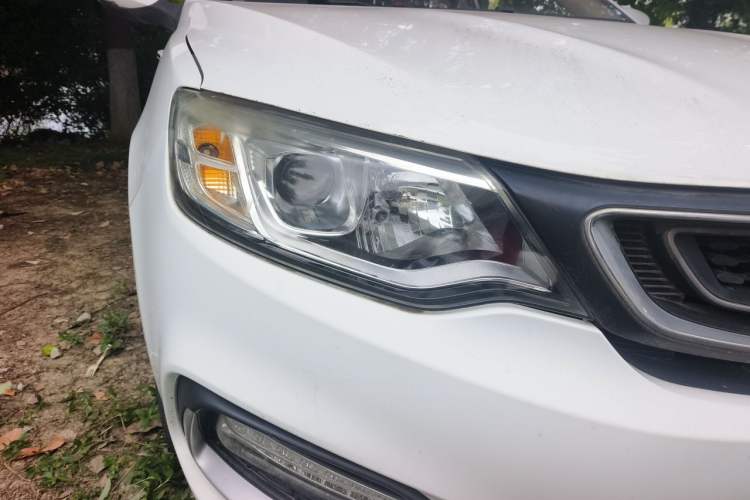 Used Geely Auto Vision 2019 Upgraded Model 1.5L Manual Luxury Version China VI Standard Right Front Headlight