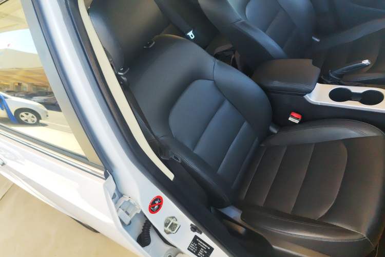 Used Geely Auto Vision 2019 Upgraded Model 1.5L Manual Luxury Version China VI Standard Right Front Seat