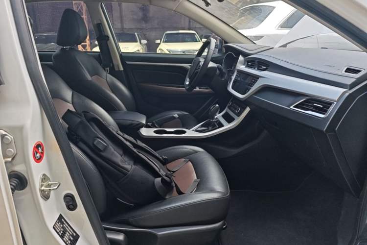 Used Geely Auto Vision 2019 Upgraded Model 1.5L CVT Luxury Version China VI Standard Right Front Seat