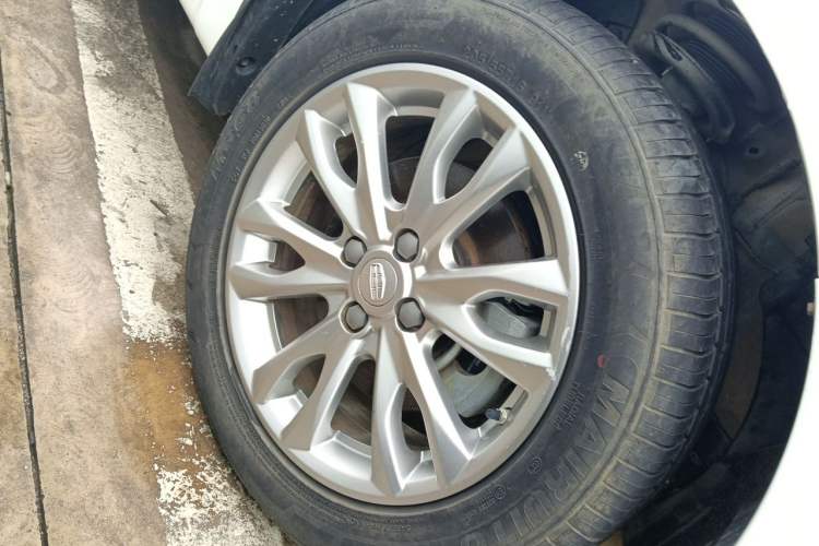 Used Geely Auto Vision 2019 Upgraded Model 1.5L CVT Prestige Version China VI Standard Right Front Wheel Hub