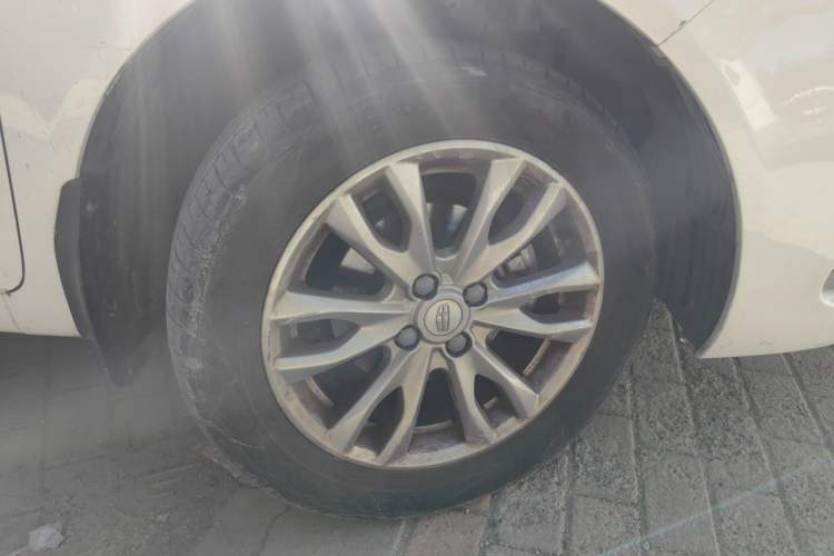 Used Geely Auto Vision 2019 Upgraded Model 1.5L Manual Luxury Version China V Standard Right Front Wheel Hub