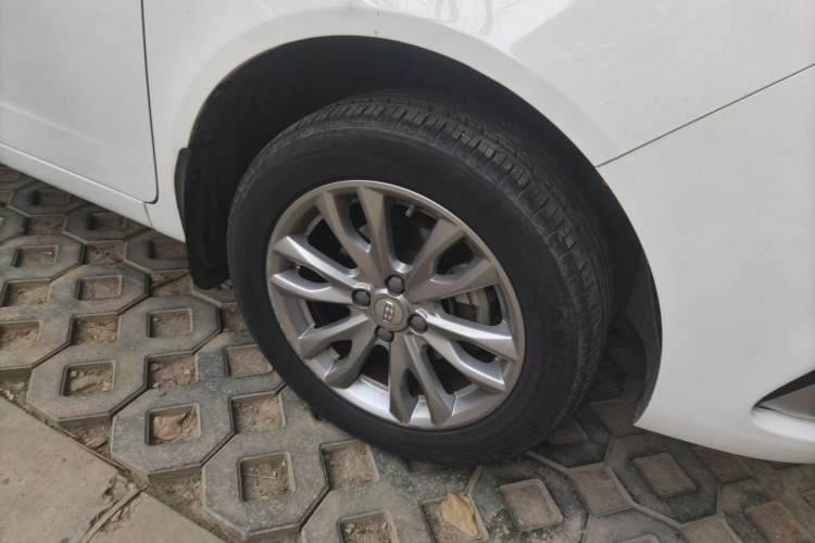 Used Geely Auto Vision 2019 Upgraded Model 1.5L Manual Luxury Version China VI Standard Right Front Wheel Hub
