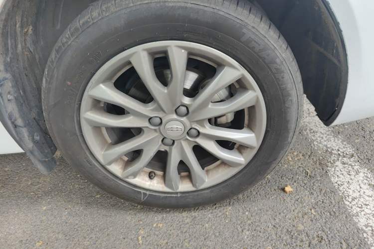 Used Geely Auto Vision 2019 Upgraded Model 1.5L Manual Luxury Version China VI Standard Right Front Wheel Hub