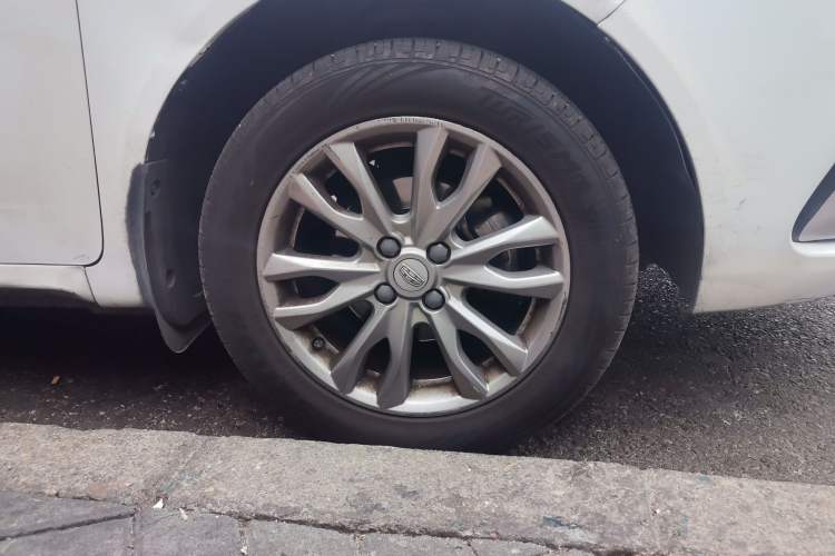 Used Geely Auto Vision 2019 Upgraded Model 1.5L Manual Luxury Version China V Standard Right Front Wheel Hub