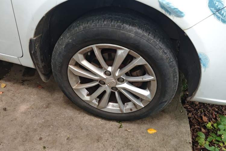 Used Geely Auto Vision 2019 Upgraded Model 1.5L Manual Luxury Version China V Standard Right Front Wheel Hub