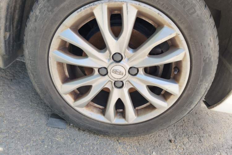 Used Geely Auto Vision 2019 Upgraded Model 1.5L Manual Luxury Version China V Standard Right Front Wheel Hub