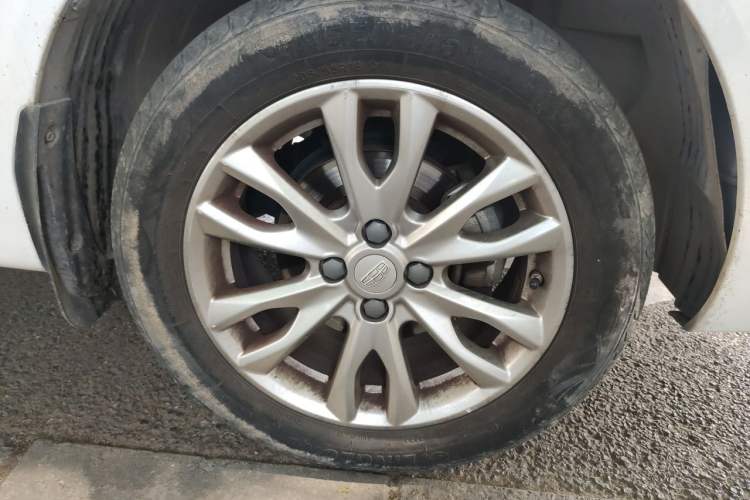 Used Geely Auto Vision 2019 Upgraded Model 1.5L Manual Luxury Version China VI Standard Right Front Wheel Hub