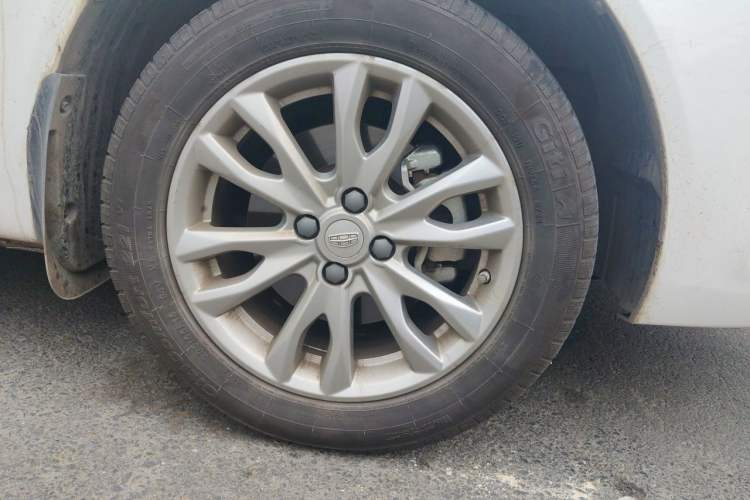 Used Geely Auto Vision 2019 Upgraded Model 1.5L CVT Luxury Version China VI Standard Right Front Wheel Hub