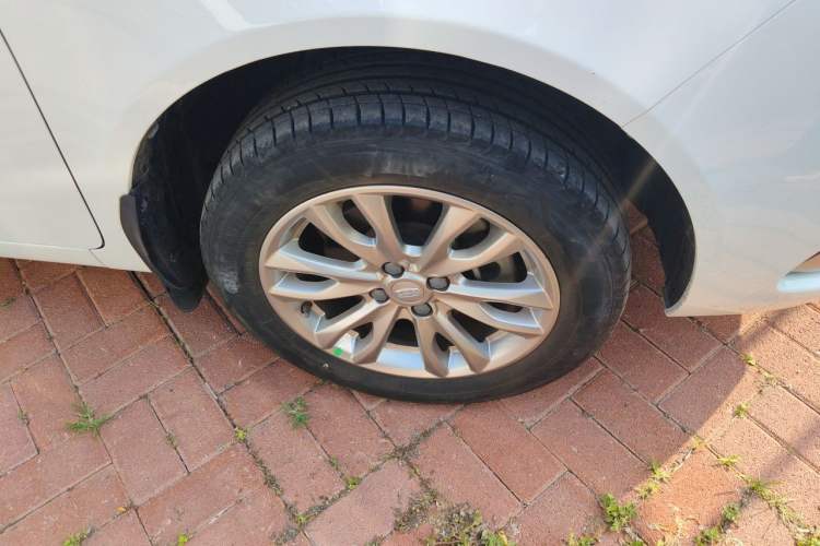 Used Geely Auto Vision 2019 Upgraded Model 1.5L CVT Prestige Version China VI Standard Right Front Wheel Hub