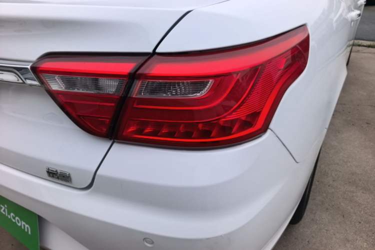 Used Geely Auto Vision 2019 Upgraded Model 1.5L Manual Luxury Version China VI Standard Right Rear Taillight