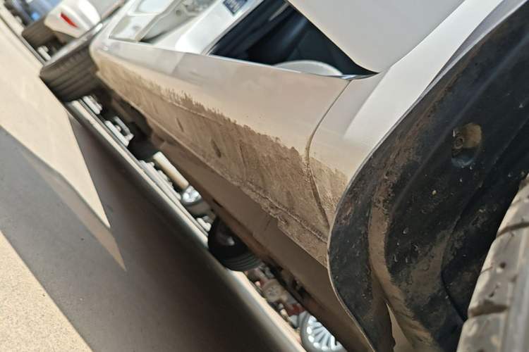 Used Geely Auto Vision 2019 Upgraded Model 1.5L Manual Luxury Version China VI Standard Right Side Sill