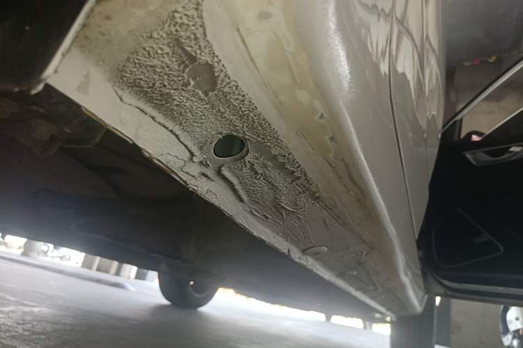 Used Geely Auto Vision 2019 Upgraded Model 1.5L Manual Luxury Version China VI Standard Right Side Sill