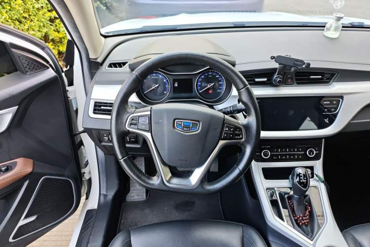 Used Geely Auto Vision 2019 Upgraded Model 1.5L CVT Luxury Version China VI Standard Steering Wheel