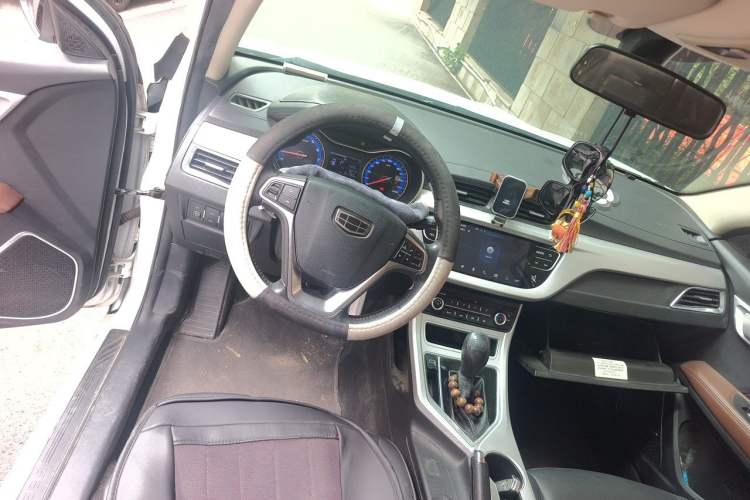 Used Geely Auto Vision 2019 Upgraded Model 1.5L CVT Luxury Version China VI Standard Steering Wheel
