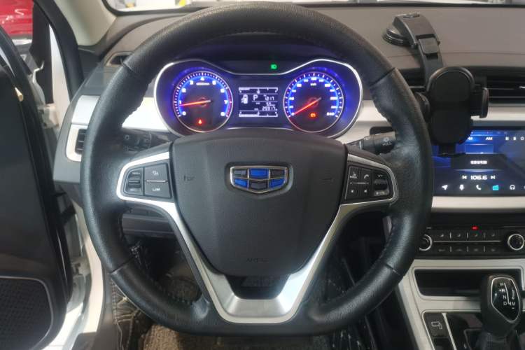 Used Geely Auto Vision 2019 Upgraded Model 1.5L CVT Luxury Version China VI Standard Steering Wheel