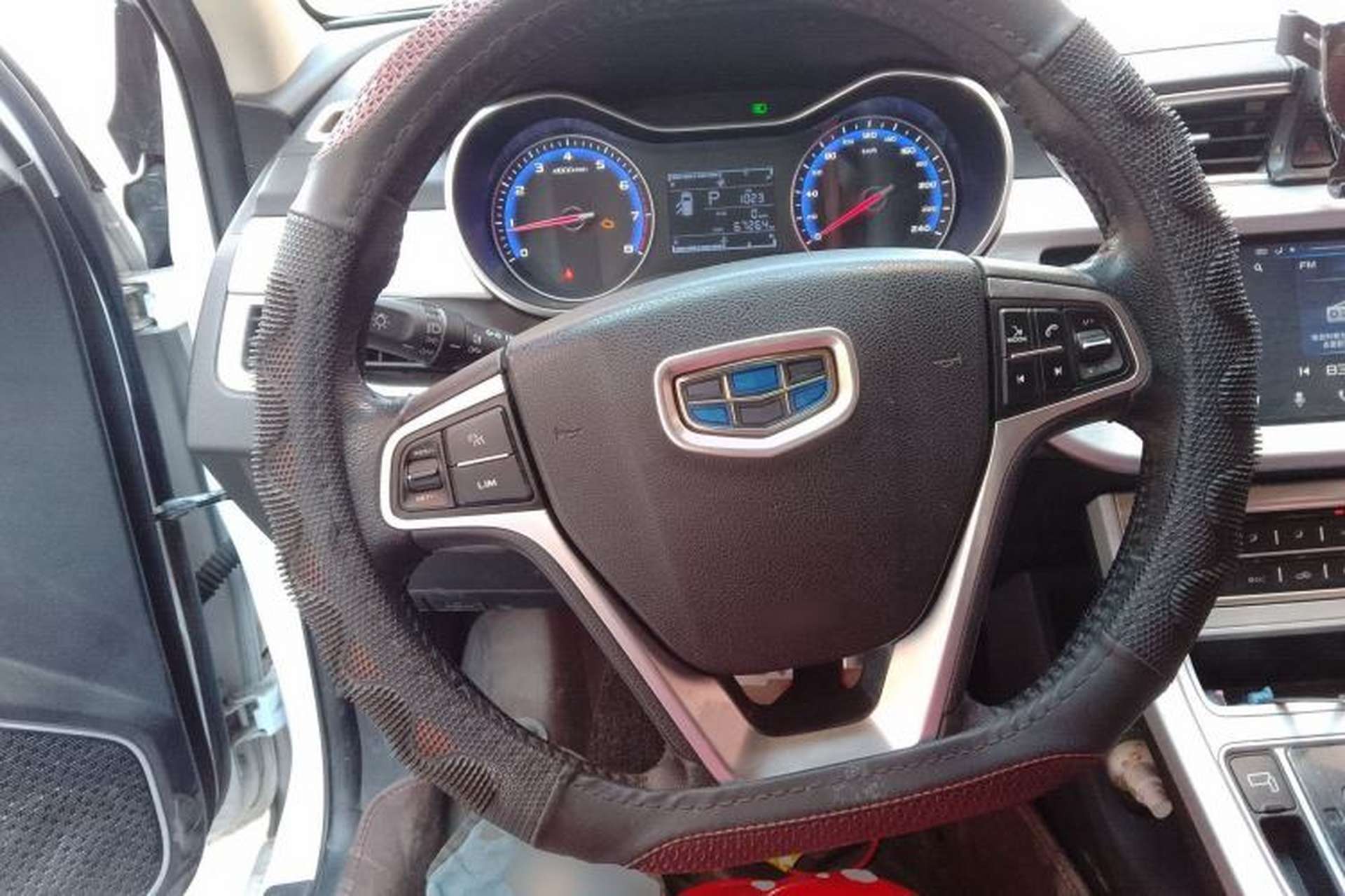 Used Geely Auto Vision 2019 Upgraded Model 1.5L CVT Luxury Version China VI Standard Steering Wheel