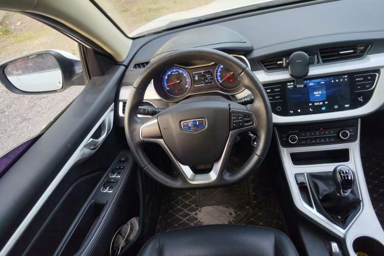 Used Geely Auto Vision 2019 Upgraded Model 1.5L Manual Luxury Version China V Standard Steering Wheel