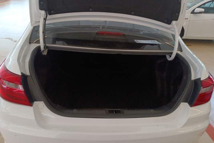 Used Geely Auto Vision 2019 Upgraded Model 1.5L CVT Luxury Version China VI Standard Trunk