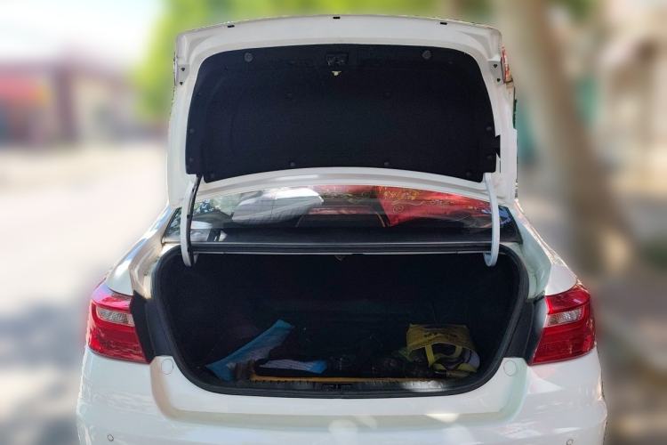Used Geely Auto Vision 2019 Upgraded Model 1.5L Manual Luxury Version China V Standard Trunk