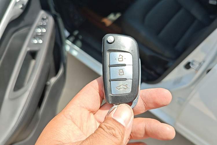 Used Geely Auto Vision 2019 Upgraded Model 1.5L Manual Luxury Version China VI Standard Vehicle Key