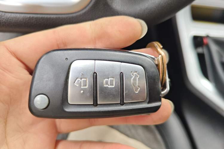 Used Geely Auto Vision 2019 Upgraded Model 1.5L Manual Luxury Version China VI Standard Vehicle Key