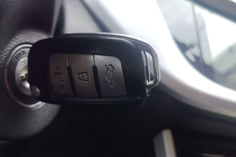Used Geely Auto Vision 2019 Upgraded Model 1.5L Manual Luxury Version China V Standard Vehicle Key