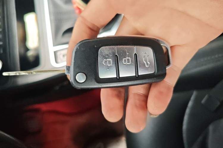 Used Geely Auto Vision 2019 Upgraded Model 1.5L Manual Luxury Version China V Standard Vehicle Key