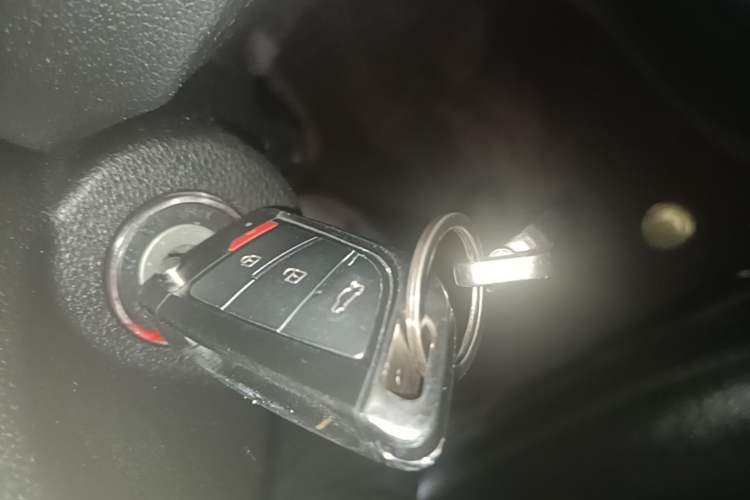 Used Geely Auto Vision 2019 Upgraded Model 1.5L Manual Luxury Version China VI Standard Vehicle Key