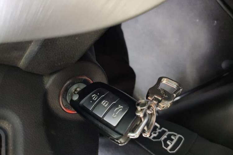 Used Geely Auto Vision 2019 Upgraded Model 1.5L Manual Luxury Version China VI Standard Vehicle Key