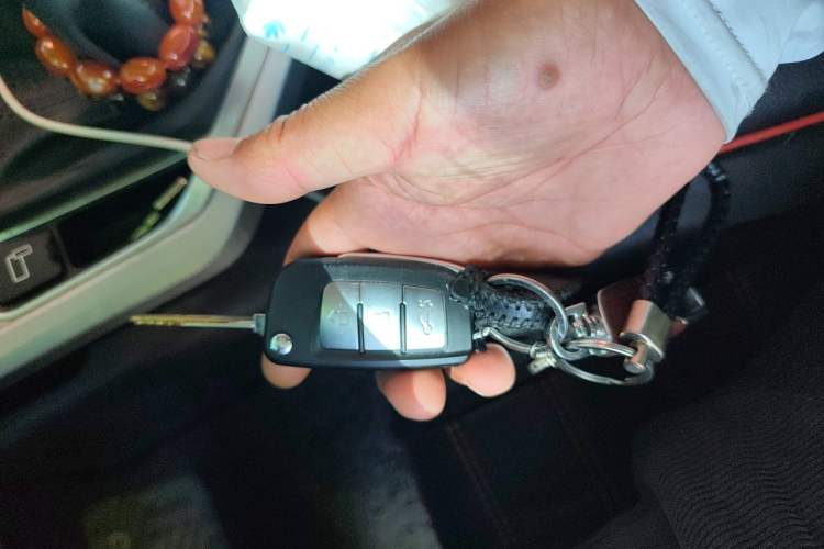 Used Geely Auto Vision 2019 Upgraded Model 1.5L Manual Luxury Version China V Standard Vehicle Key