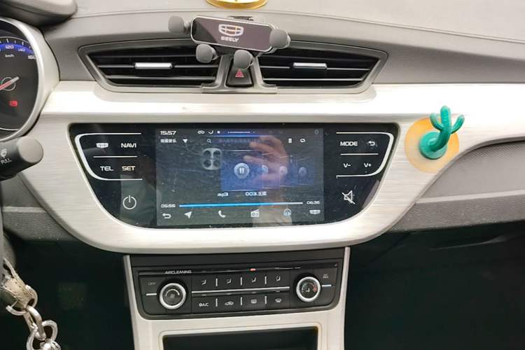 Used Geely Auto Vision 2019 Upgraded Model 1.5L Manual Luxury Version China V Standard Audio And AC Panel