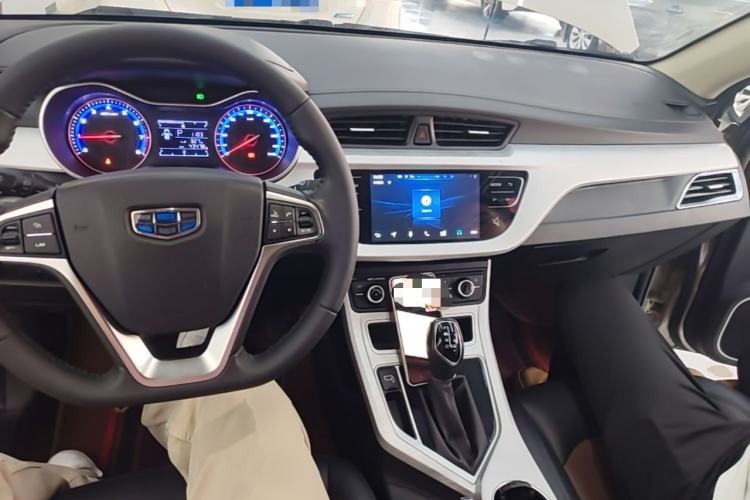 Used Geely Auto Vision 2019 Upgraded Model 1.5L CVT Luxury Version China VI Standard Center Console