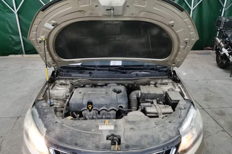 Used Geely Auto Vision 2019 Upgraded Model 1.5L CVT Luxury Version China VI Standard Engine Bay