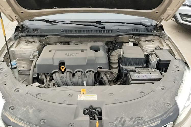 Used Geely Auto Vision 2019 Upgraded Model 1.5L Manual Luxury Version China V Standard Engine Bay