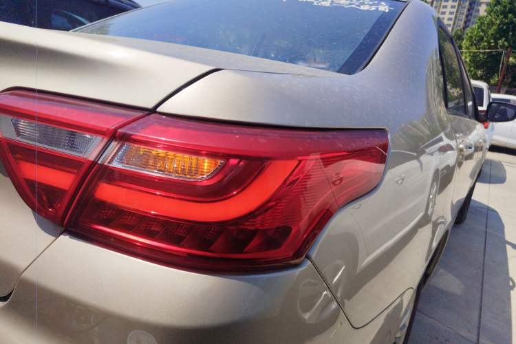 Used Geely Auto Vision 2019 Upgraded Model 1.5L Manual Luxury Version China VI Standard Exterior 6